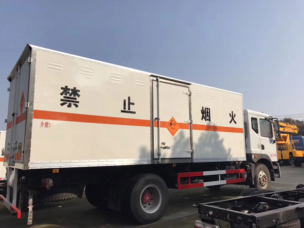 東風(fēng)D9國五10噸爆炸物品運(yùn)輸車